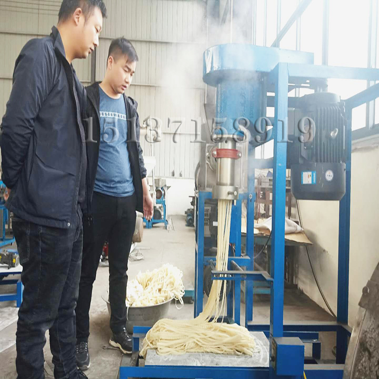 全自動牛筋面機(jī)試機(jī)現(xiàn)場