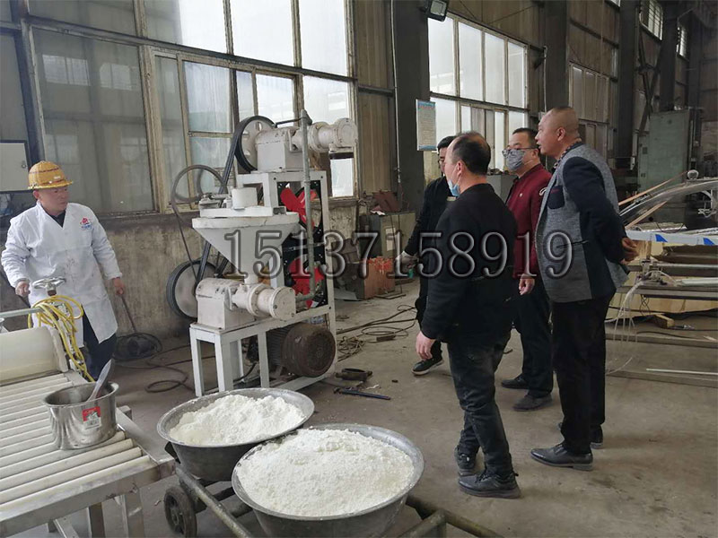 多功能米線(xiàn)機(jī)試機(jī)中
