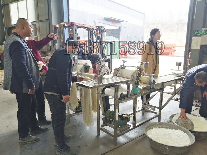 多功能米線(xiàn)機(jī)試機(jī)